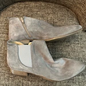 Celtic & Co woman’s 39 size 9 boots light grey flat boots with zipper